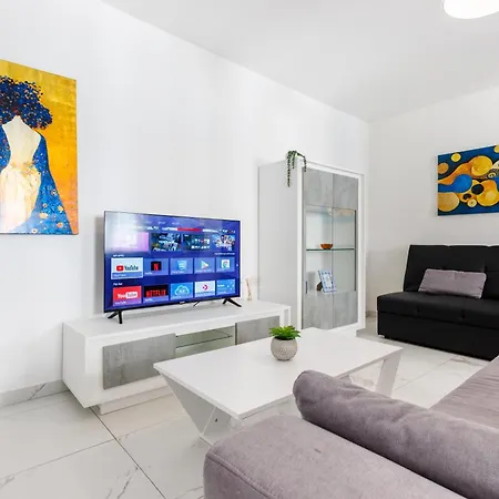 Апартаменты Sliema B17 - 5 Mins Walk To Valletta Ferry - Shopping Mall And Bay Sleeps 8 By Quicktrips *