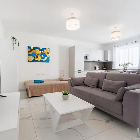 Sliema B17 - 5 Mins Walk To Valletta Ferry - Shopping Mall And Bay Sleeps 8 By Quicktrips Daire Gzira
