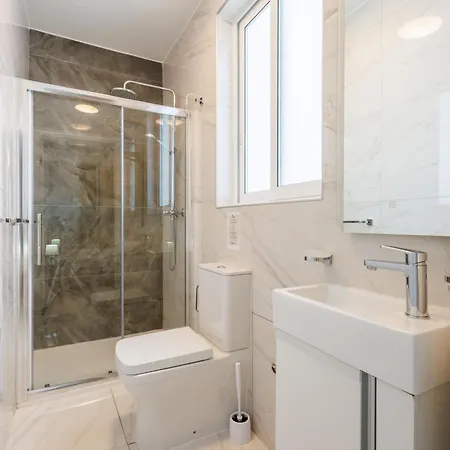 Апартаменты Sliema B17 - 5 Mins Walk To Valletta Ferry - Shopping Mall And Bay Sleeps 8 By Quicktrips Gzira