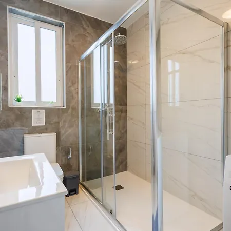 Sliema B17 - 5 Mins Walk To Valletta Ferry - Shopping Mall And Bay Sleeps 8 By Quicktrips Gzira