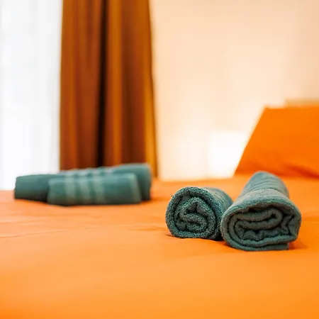 Апартаменты Sliema B17 - 5 Mins Walk To Valletta Ferry - Shopping Mall And Bay Sleeps 8 By Quicktrips *