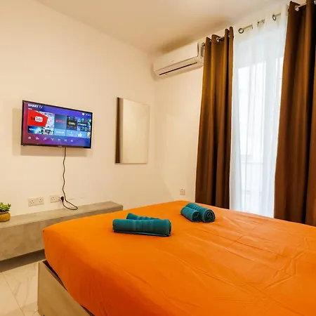 Sliema B17 - 5 Mins Walk To Valletta Ferry - Shopping Mall And Bay Sleeps 8 By Quicktrips Апартаменты Gzira
