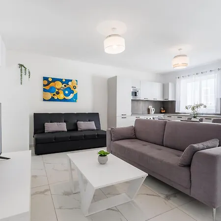 Sliema B17 - 5 Mins Walk To Valletta Ferry - Shopping Mall And Bay Sleeps 8 By Quicktrips Gzira