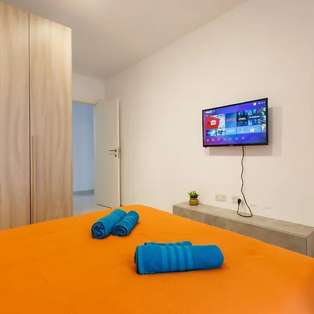 Апартаменты Sliema B17 - 5 Mins Walk To Valletta Ferry - Shopping Mall And Bay Sleeps 8 By Quicktrips Gzira