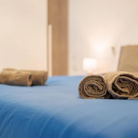 Апартаменты Sliema B17 - 5 Mins Walk To Valletta Ferry - Shopping Mall And Bay Sleeps 8 By Quicktrips Gzira