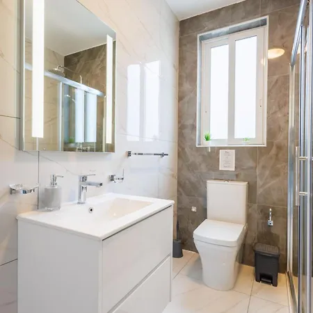 Sliema B17 - 5 Mins Walk To Valletta Ferry - Shopping Mall And Bay Sleeps 8 By Quicktrips Апартаменты *