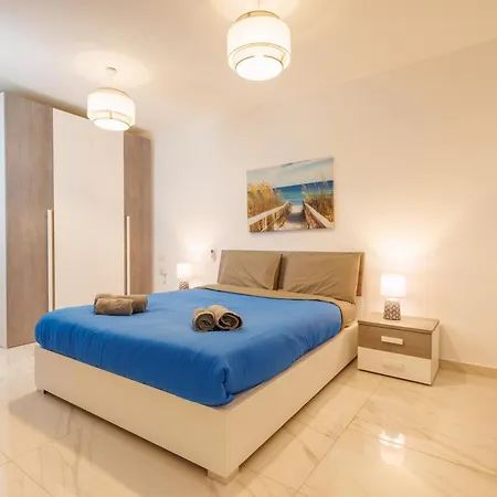 Апартаменты Sliema B17 - 5 Mins Walk To Valletta Ferry - Shopping Mall And Bay Sleeps 8 By Quicktrips *