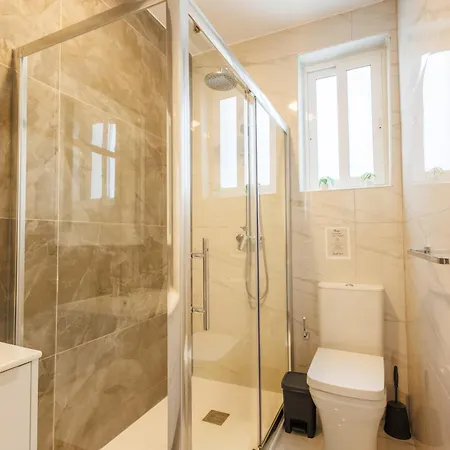 Sliema B17 - 5 Mins Walk To Valletta Ferry - Shopping Mall And Bay Sleeps 8 By Quicktrips