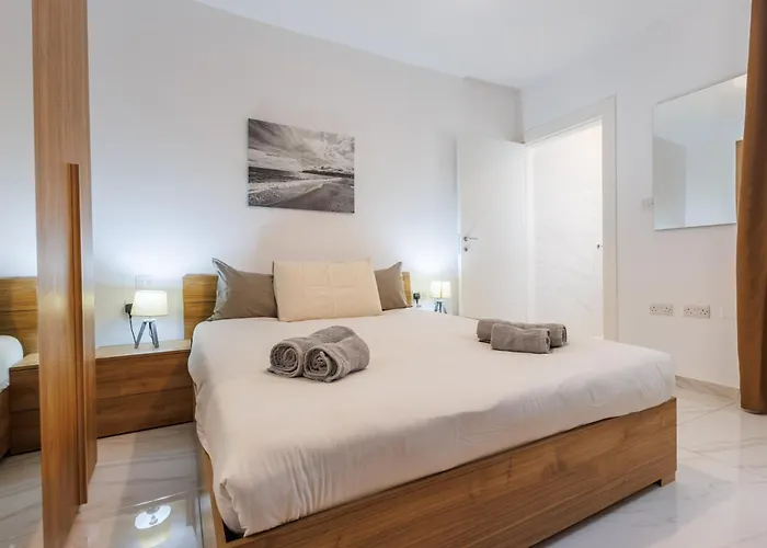 Sliema B17 - 5 Mins Walk To Valletta Ferry - Shopping Mall And Bay Sleeps 8 By Quicktrips Daire Gzira