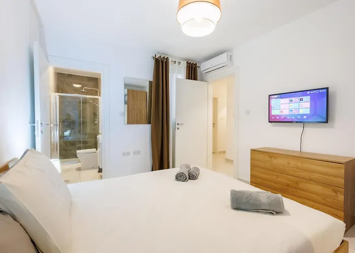 Daire Sliema B17 - 5 Mins Walk To Valletta Ferry - Shopping Mall And Bay Sleeps 8 By Quicktrips *