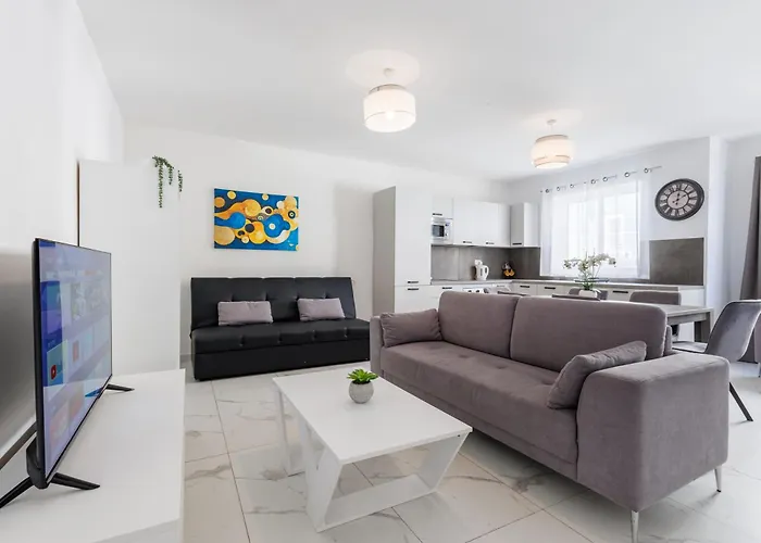 Sliema B17 - 5 Mins Walk To Valletta Ferry - Shopping Mall And Bay Sleeps 8 By Quicktrips Gzira