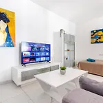 Sliema B17 - 5 Mins Walk To Valletta Ferry - Shopping Mall And Bay Sleeps 7 By Quicktrips *