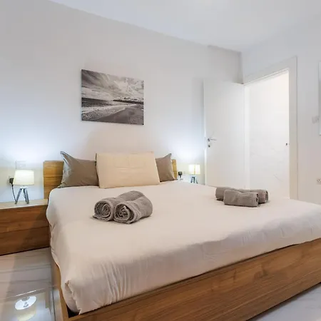 Sliema B17 - 5 Mins Walk To Valletta Ferry - Shopping Mall And Bay Sleeps 7 By Quicktrips Daire Gzira