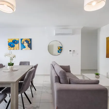 Sliema B17 - 5 Mins Walk To Valletta Ferry - Shopping Mall And Bay Sleeps 7 By Quicktrips Daire *