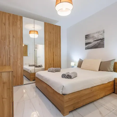 Sliema B17 - 5 Mins Walk To Valletta Ferry - Shopping Mall And Bay Sleeps 7 By Quicktrips *