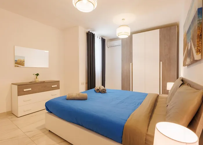 Sliema B17 - 5 Mins Walk To Valletta Ferry - Shopping Mall And Bay Sleeps 8 By Quicktrips アパート *