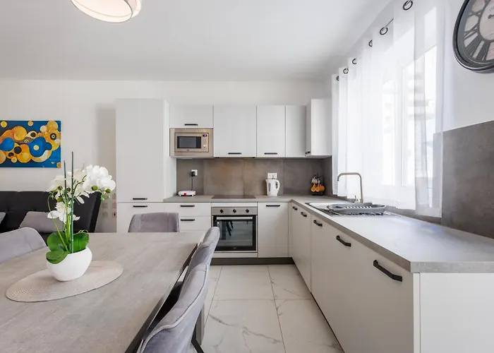 アパート Sliema B17 - 5 Mins Walk To Valletta Ferry - Shopping Mall And Bay Sleeps 8 By Quicktrips グジラ