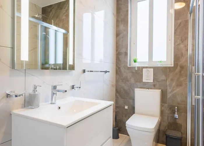 Sliema B17 - 5 Mins Walk To Valletta Ferry - Shopping Mall And Bay Sleeps 8 By Quicktrips アパート *