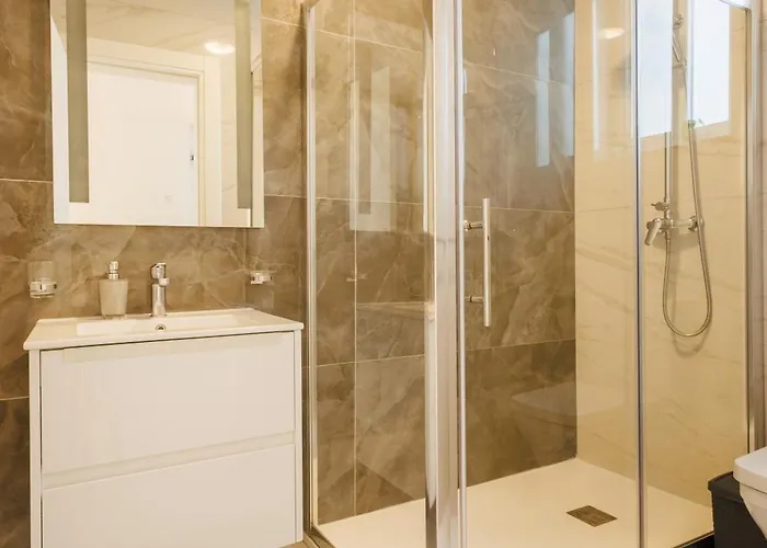 Sliema B17 - 5 Mins Walk To Valletta Ferry - Shopping Mall And Bay Sleeps 8 By Quicktrips * グジラ